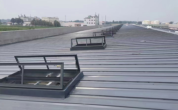 某中学室内体育馆塔城排烟窗改造项目