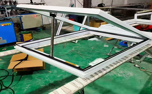 某地下车库出入口塔城排烟窗配置工程