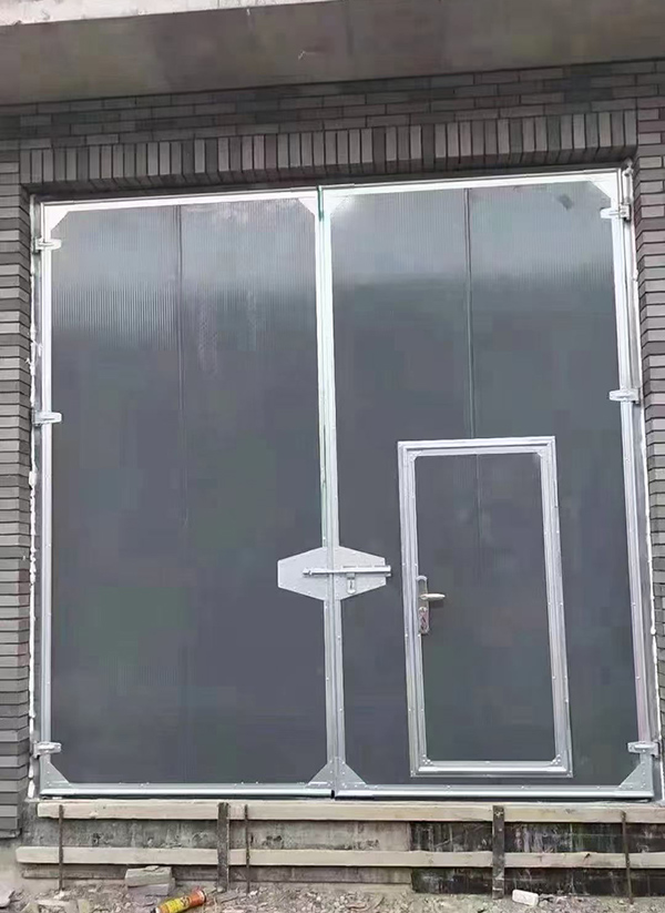 塔城工业平开门在大型设备制造车间的应用实例