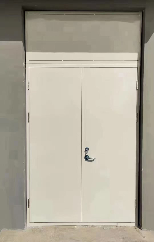 展览馆项目完成大跨度塔城防火门安装